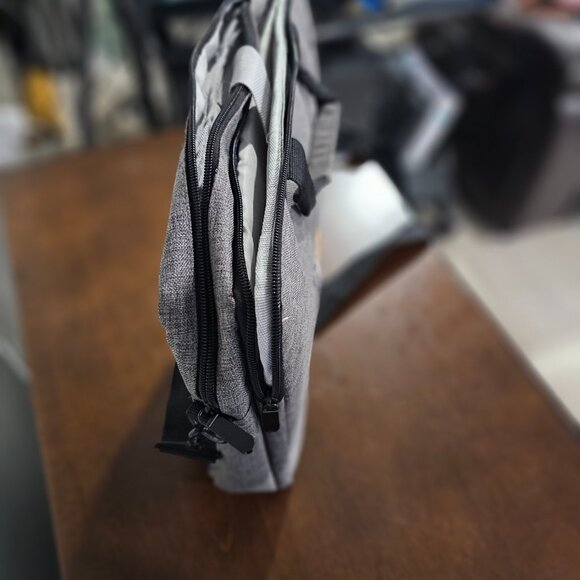 Kapston Laptop Bag Grey in color Black should strap Lion head embroidered - Picture 3 of 5